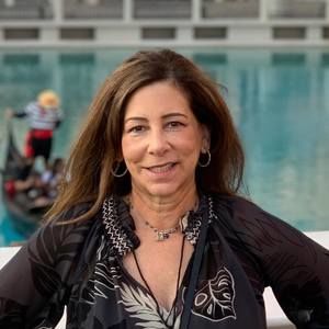 Meet your Posher, Julie